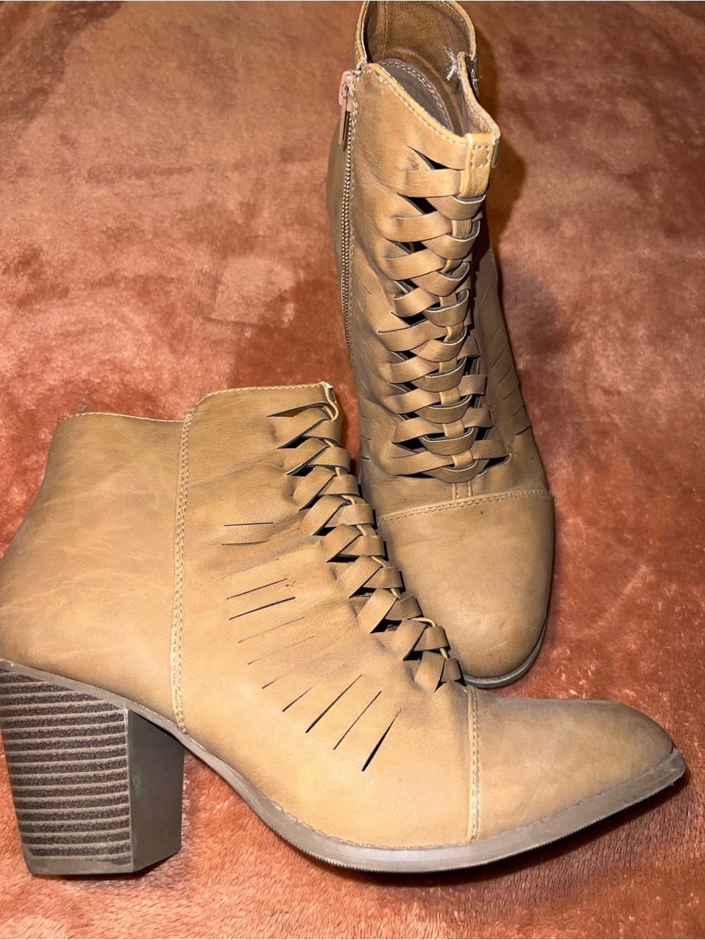 Tan Women's Cutout Block Heel Ankle Boots. Size 11